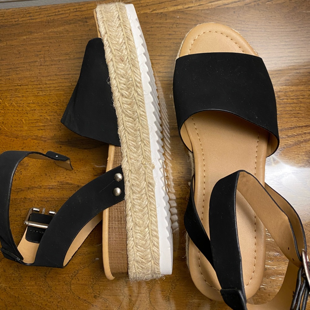 N E W Soda wedge heel dress shoe